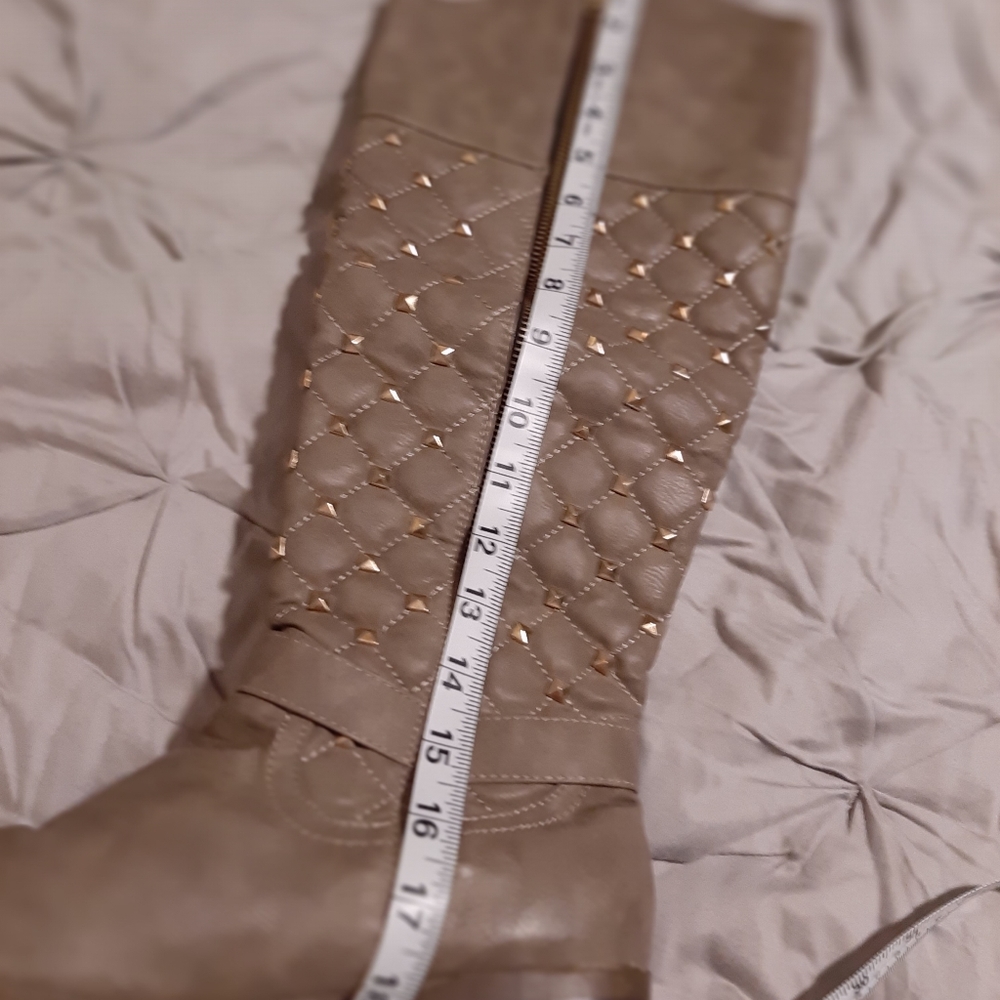Boots ๐ข ๐ข - Picture 12 of 16